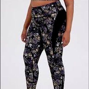 ❤️☠️🏃‍♀️Torrid Skulls Active Size 3x Skulls/Gold Lame Details Black Trim Slims